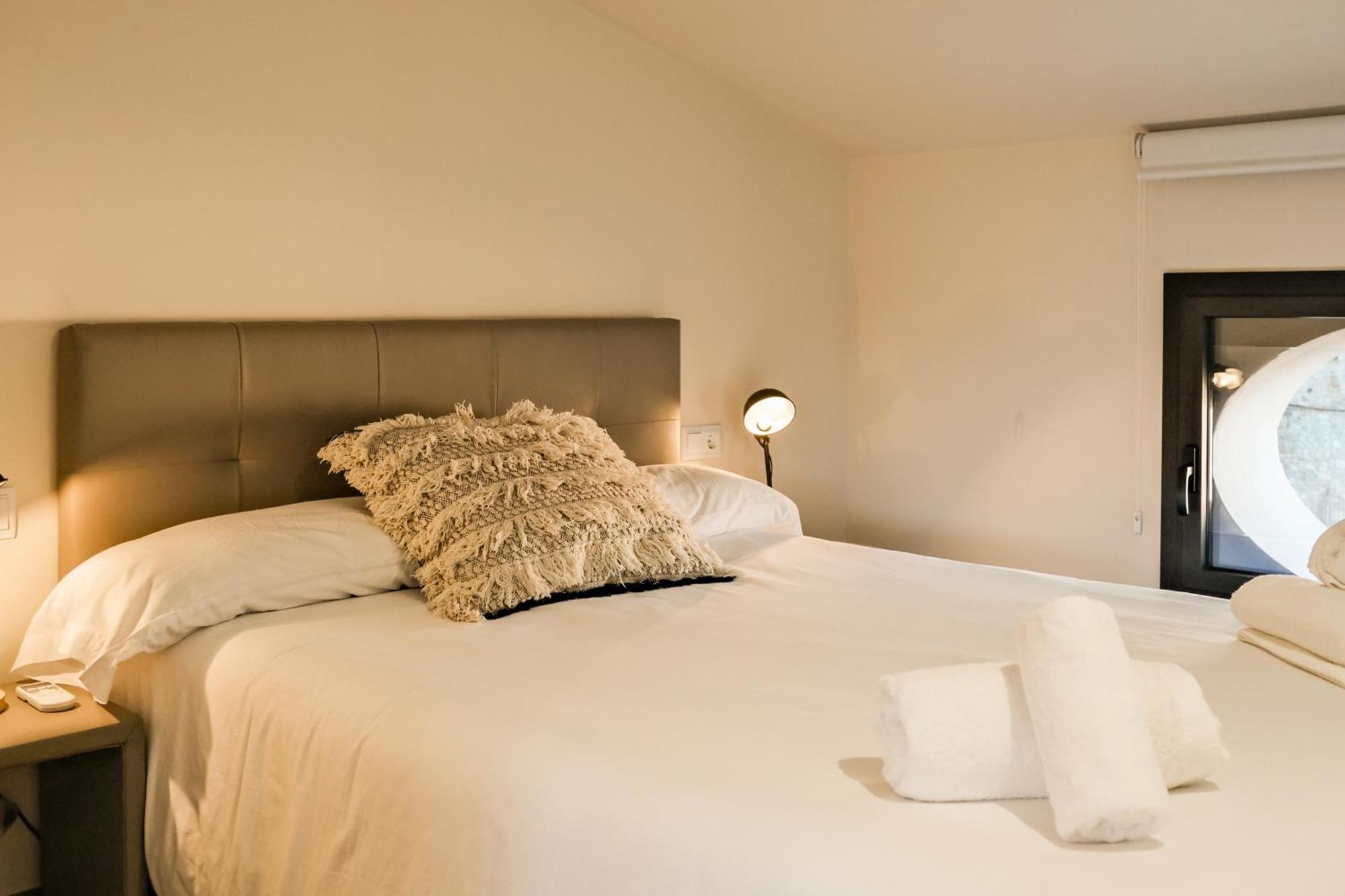 Can Cintet 3 Apartamento Con Terraza En Besalú Exteriör bild