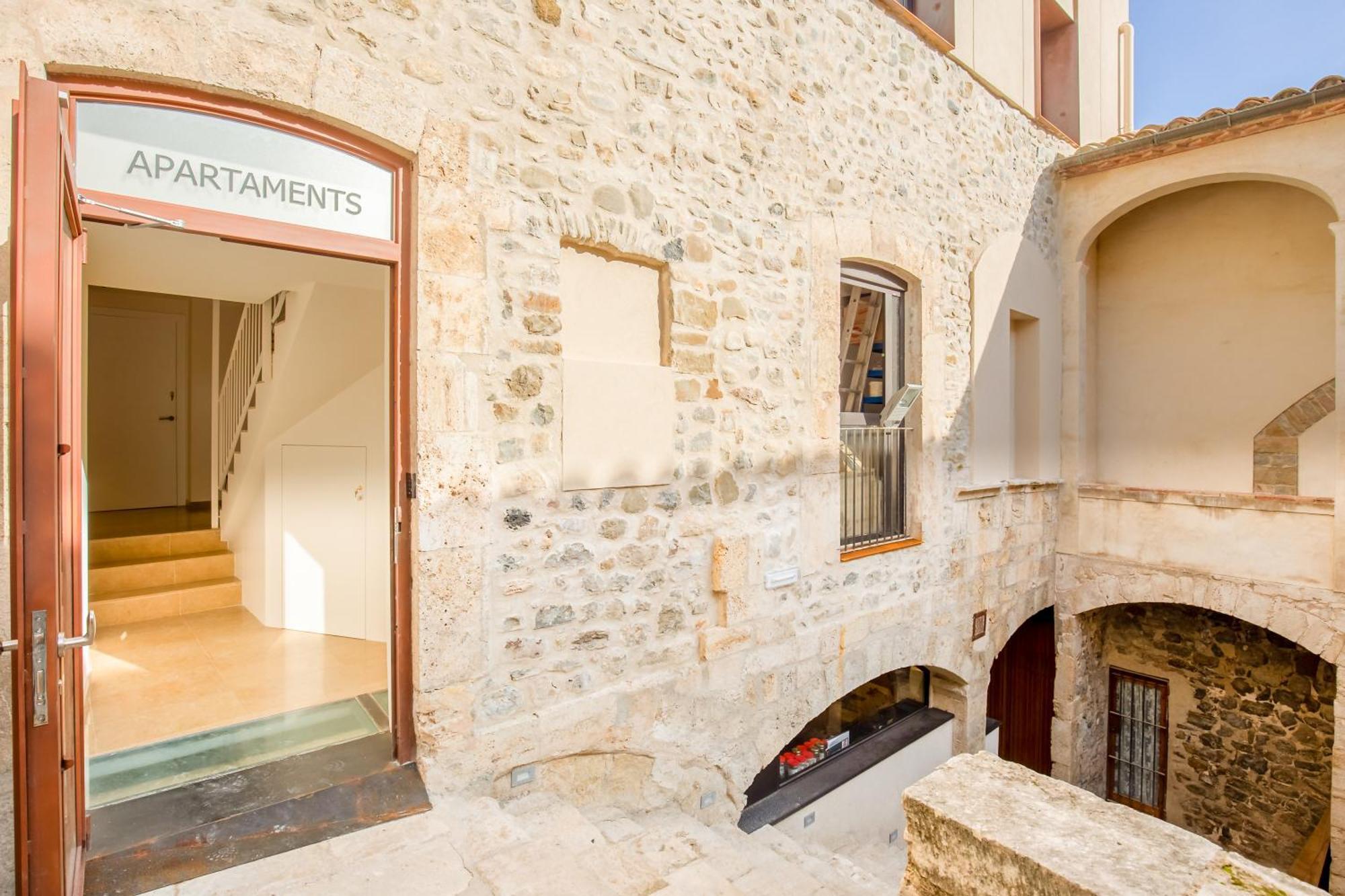 Can Cintet 3 Apartamento Con Terraza En Besalú Exteriör bild